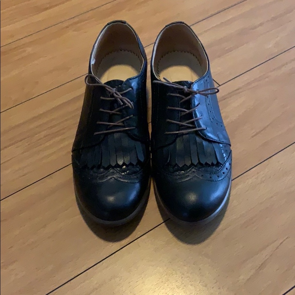 Wingtip Lace-up Loafers